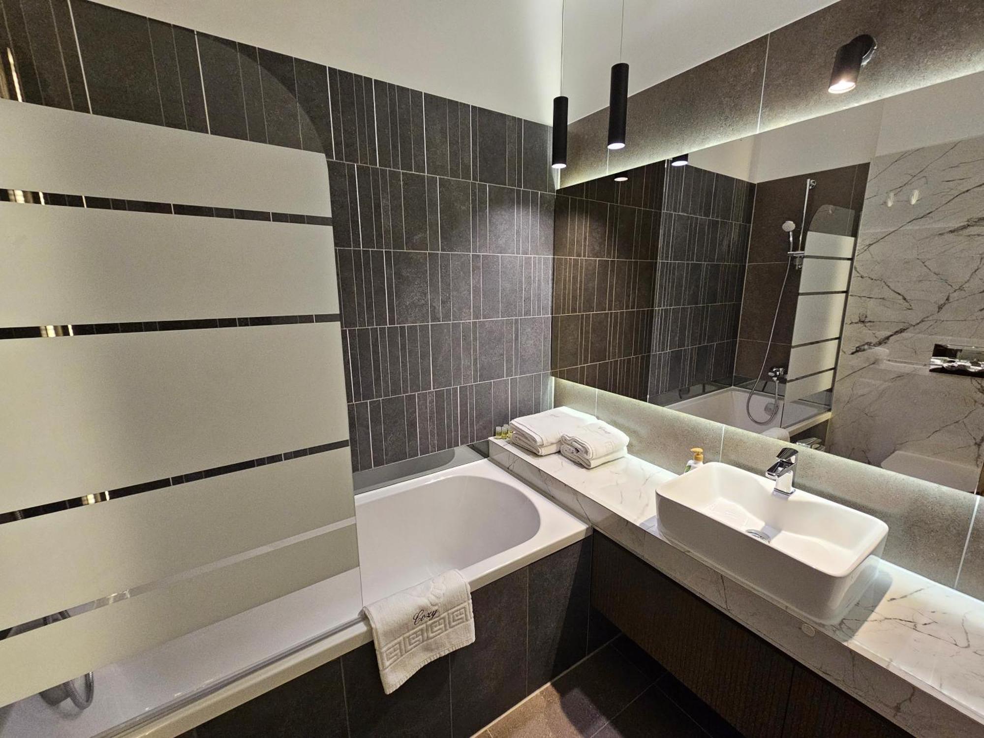 Urban Luxury Flats - Cozy Apartments At Coresi Mall #ブラショフ エクステリア 写真